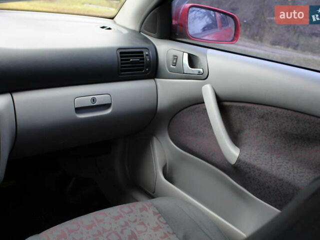 Червоний Шкода Октавія, об'ємом двигуна 1.6 л та пробігом 300 тис. км за 2752 $, фото 9 на Automoto.ua