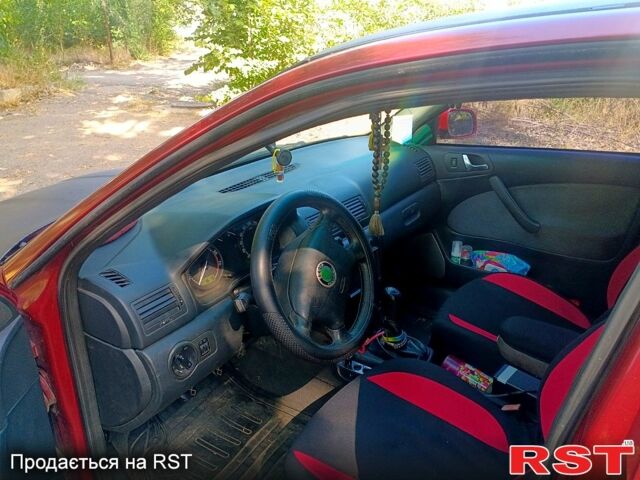 Красный Шкода Октавия, объемом двигателя 2 л и пробегом 347 тыс. км за 3000 $, фото 4 на Automoto.ua