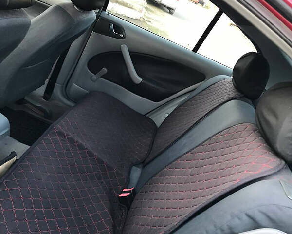 Красный Шкода Октавия, объемом двигателя 1.6 л и пробегом 230 тыс. км за 4050 $, фото 6 на Automoto.ua