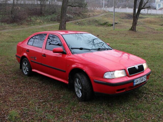 Красный Шкода Октавия, объемом двигателя 1.6 л и пробегом 300 тыс. км за 2750 $, фото 2 на Automoto.ua