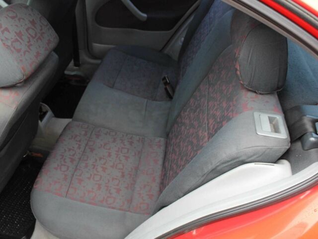 Красный Шкода Октавия, объемом двигателя 1.6 л и пробегом 300 тыс. км за 2750 $, фото 14 на Automoto.ua