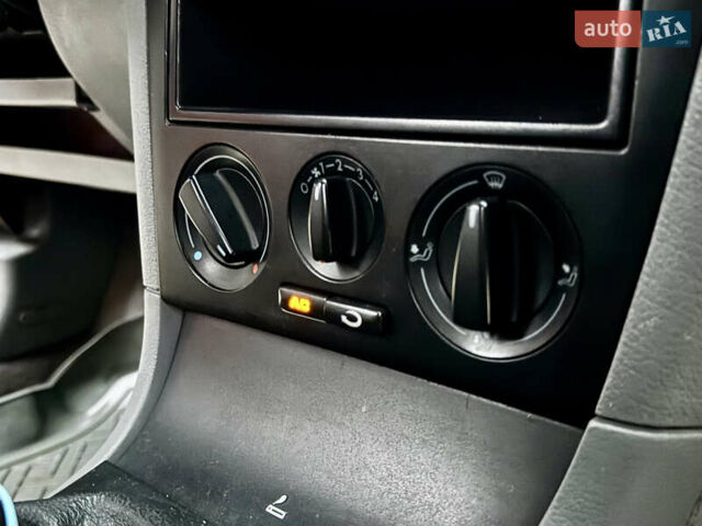 Червоний Шкода Октавія, об'ємом двигуна 1.6 л та пробігом 300 тис. км за 2750 $, фото 23 на Automoto.ua