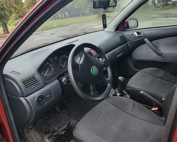 Красный Шкода Октавия, объемом двигателя 1.6 л и пробегом 99 тыс. км за 3550 $, фото 4 на Automoto.ua