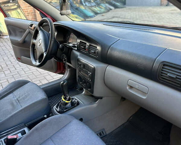 Червоний Шкода Октавія, об'ємом двигуна 1.6 л та пробігом 318 тис. км за 3000 $, фото 19 на Automoto.ua