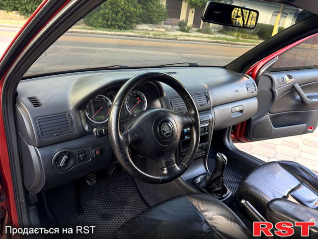 Червоний Шкода Октавія, об'ємом двигуна 1.8 л та пробігом 258 тис. км за 5199 $, фото 10 на Automoto.ua