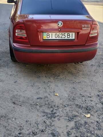 Красный Шкода Октавия, объемом двигателя 2 л и пробегом 317 тыс. км за 4300 $, фото 1 на Automoto.ua