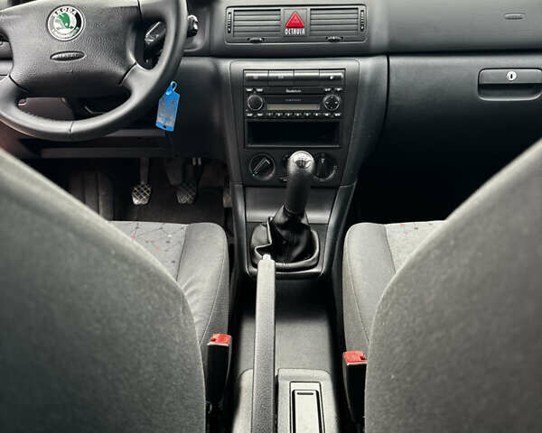 Красный Шкода Октавия, объемом двигателя 1.6 л и пробегом 229 тыс. км за 3599 $, фото 31 на Automoto.ua