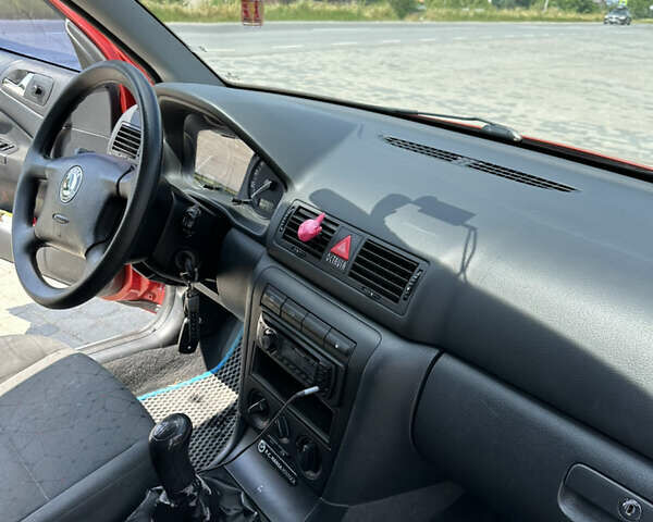 Красный Шкода Октавия, объемом двигателя 1.6 л и пробегом 169 тыс. км за 4999 $, фото 6 на Automoto.ua