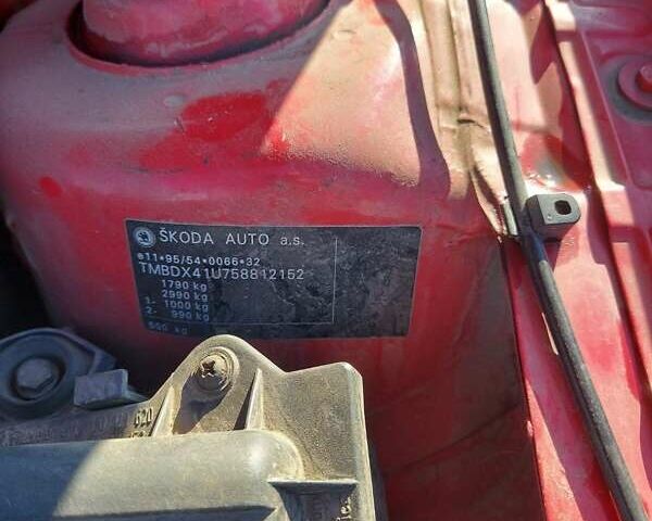 Красный Шкода Октавия, объемом двигателя 1.6 л и пробегом 225 тыс. км за 4999 $, фото 17 на Automoto.ua