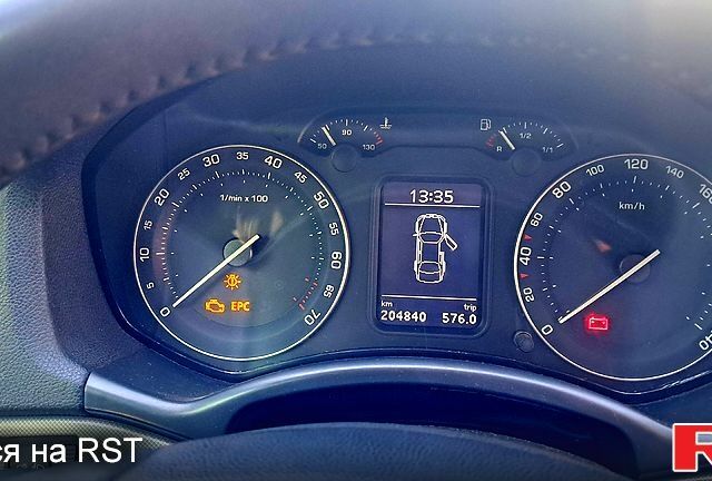 Красный Шкода Октавия, объемом двигателя 1.6 л и пробегом 200 тыс. км за 6000 $, фото 5 на Automoto.ua