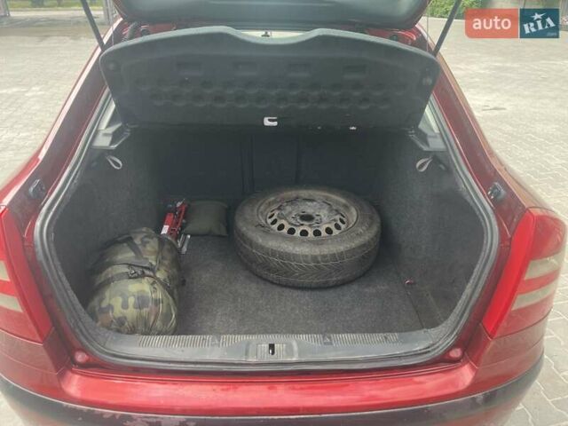 Красный Шкода Октавия, объемом двигателя 1.6 л и пробегом 376 тыс. км за 4400 $, фото 5 на Automoto.ua