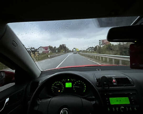 Красный Шкода Октавия, объемом двигателя 1.6 л и пробегом 250 тыс. км за 6000 $, фото 9 на Automoto.ua