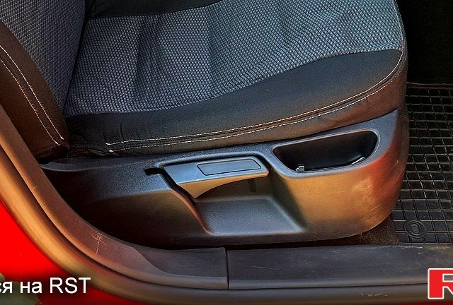 Красный Шкода Октавия, объемом двигателя 1.6 л и пробегом 200 тыс. км за 6000 $, фото 12 на Automoto.ua
