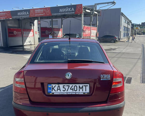 Красный Шкода Октавия, объемом двигателя 1.6 л и пробегом 235 тыс. км за 5400 $, фото 3 на Automoto.ua