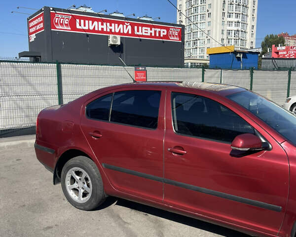 Красный Шкода Октавия, объемом двигателя 1.6 л и пробегом 235 тыс. км за 5400 $, фото 1 на Automoto.ua