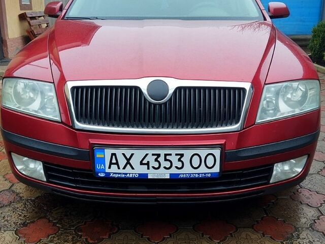 Красный Шкода Октавия, объемом двигателя 1.6 л и пробегом 333 тыс. км за 4999 $, фото 3 на Automoto.ua
