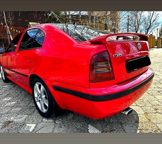 Красный Шкода Октавия, объемом двигателя 18 л и пробегом 212 тыс. км за 5200 $, фото 3 на Automoto.ua