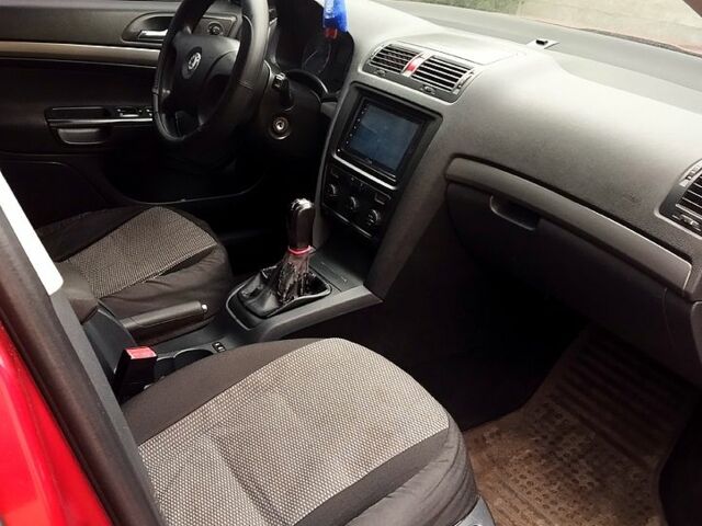 Красный Шкода Октавия, объемом двигателя 1.6 л и пробегом 333 тыс. км за 4999 $, фото 6 на Automoto.ua