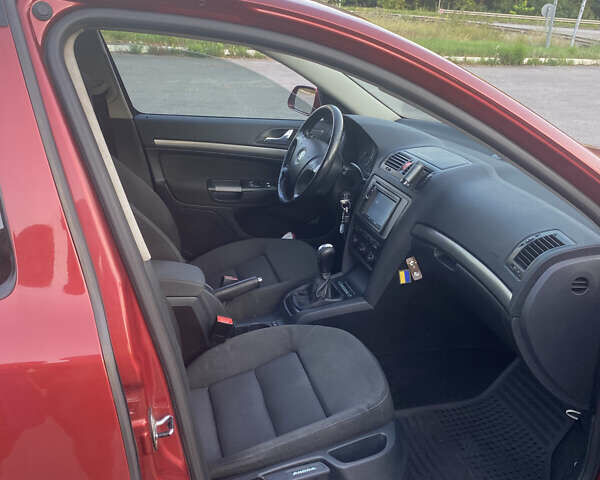 Красный Шкода Октавия, объемом двигателя 1.6 л и пробегом 296 тыс. км за 4700 $, фото 4 на Automoto.ua