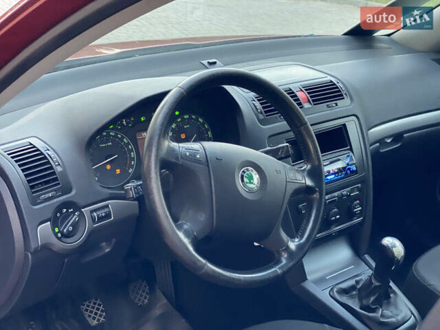 Шкода Октавия 2006 в Дунаевцах на Automoto.ua Красный Шкода Октавия, объемом двигателя 1.6 л и пробегом 243 тыс. км за 5850 $, фото 31 на Automoto.ua
