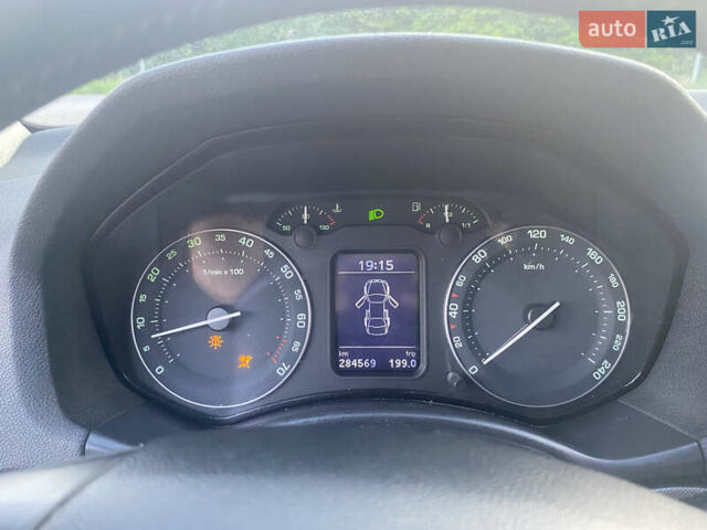 Красный Шкода Октавия, объемом двигателя 1.6 л и пробегом 296 тыс. км за 4700 $, фото 6 на Automoto.ua