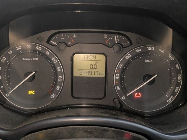 Красный Шкода Октавия, объемом двигателя 1.6 л и пробегом 245 тыс. км за 5800 $, фото 5 на Automoto.ua