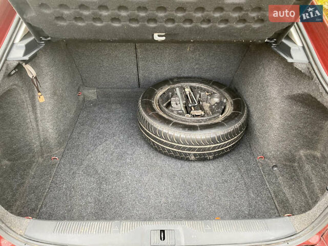 Красный Шкода Октавия, объемом двигателя 1.6 л и пробегом 324 тыс. км за 6000 $, фото 5 на Automoto.ua