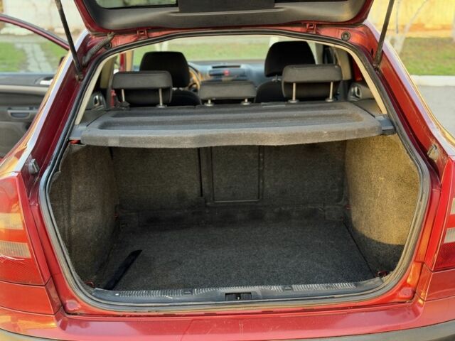 Красный Шкода Октавия, объемом двигателя 2 л и пробегом 100 тыс. км за 2950 $, фото 17 на Automoto.ua