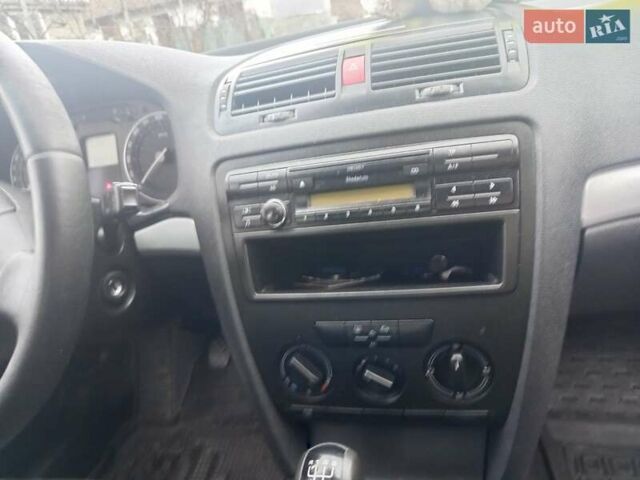 Красный Шкода Октавия, объемом двигателя 1.6 л и пробегом 350 тыс. км за 6600 $, фото 5 на Automoto.ua