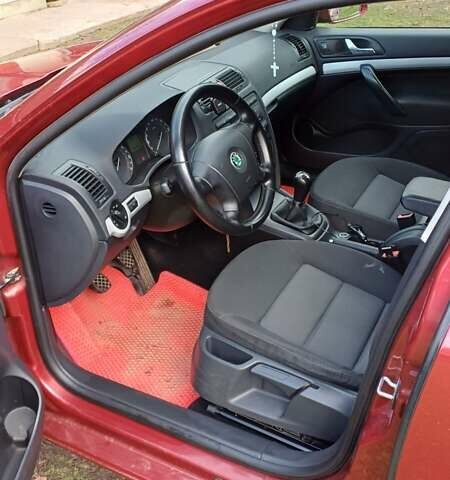 Червоний Шкода Октавія, об'ємом двигуна 1.6 л та пробігом 216 тис. км за 5800 $, фото 5 на Automoto.ua