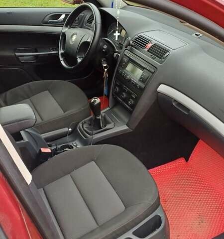 Червоний Шкода Октавія, об'ємом двигуна 1.6 л та пробігом 216 тис. км за 5800 $, фото 6 на Automoto.ua