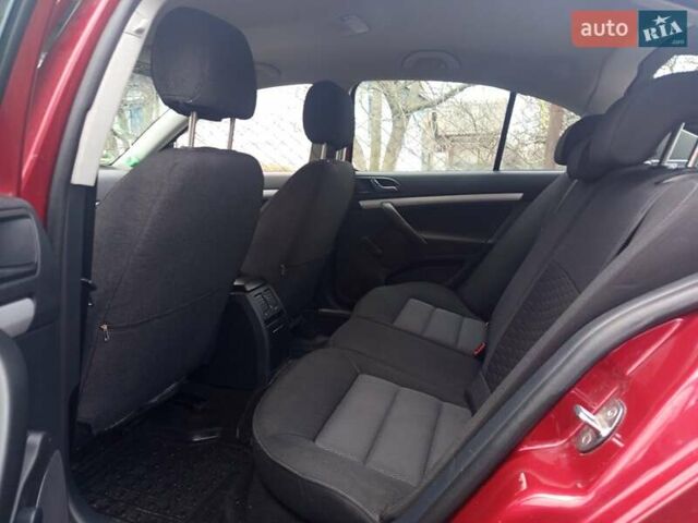 Красный Шкода Октавия, объемом двигателя 1.6 л и пробегом 350 тыс. км за 6600 $, фото 3 на Automoto.ua