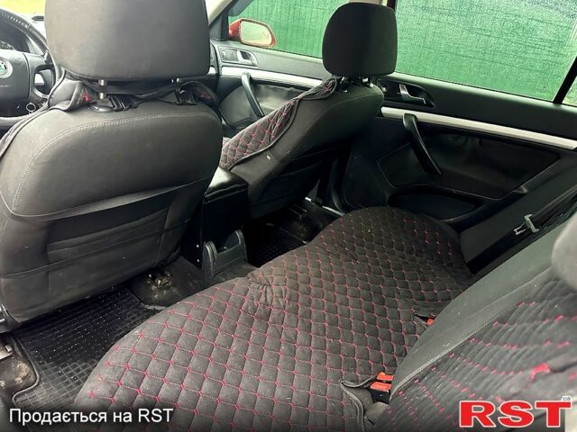 Червоний Шкода Октавія, об'ємом двигуна 1.6 л та пробігом 205 тис. км за 5300 $, фото 7 на Automoto.ua