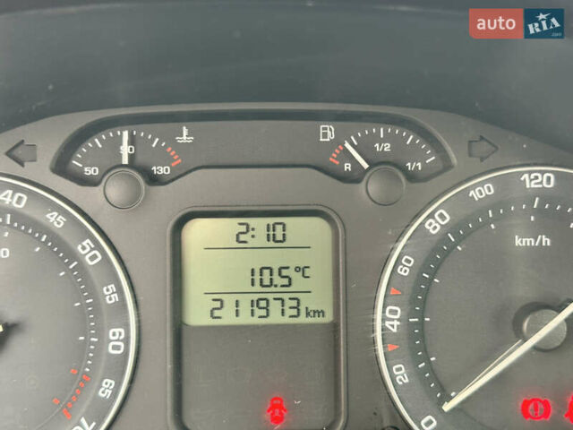 Червоний Шкода Октавія, об'ємом двигуна 1.6 л та пробігом 211 тис. км за 7999 $, фото 48 на Automoto.ua