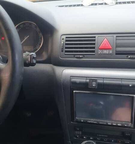 Красный Шкода Октавия, объемом двигателя 1.8 л и пробегом 279 тыс. км за 4500 $, фото 2 на Automoto.ua