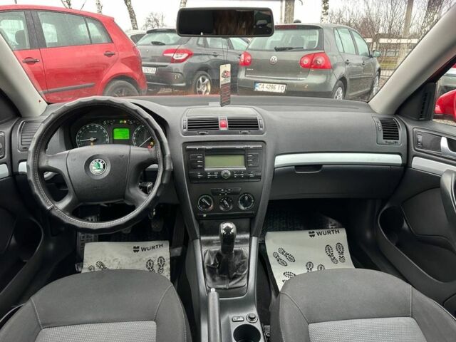 Красный Шкода Октавия, объемом двигателя 1.6 л и пробегом 332 тыс. км за 5000 $, фото 7 на Automoto.ua