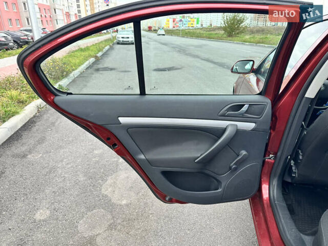 Червоний Шкода Октавія, об'ємом двигуна 1.6 л та пробігом 211 тис. км за 7999 $, фото 56 на Automoto.ua