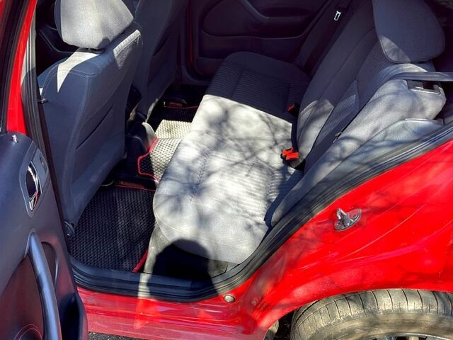 Красный Шкода Октавия, объемом двигателя 1.8 л и пробегом 240 тыс. км за 7100 $, фото 6 на Automoto.ua