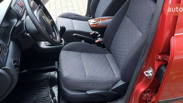 Червоний Шкода Октавія, об'ємом двигуна 1.6 л та пробігом 263 тис. км за 6000 $, фото 7 на Automoto.ua