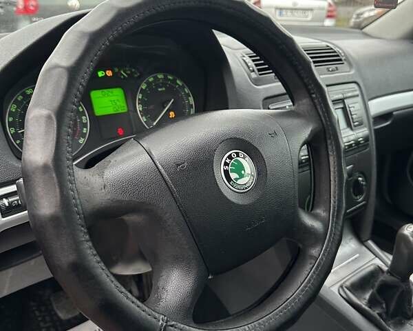 Красный Шкода Октавия, объемом двигателя 1.6 л и пробегом 332 тыс. км за 5000 $, фото 9 на Automoto.ua