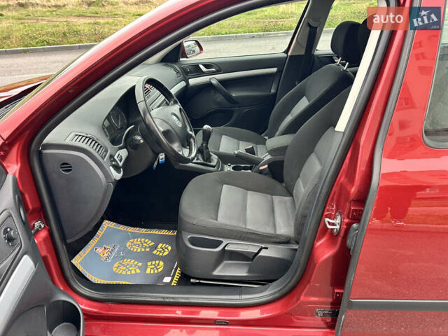 Червоний Шкода Октавія, об'ємом двигуна 1.6 л та пробігом 211 тис. км за 7999 $, фото 42 на Automoto.ua