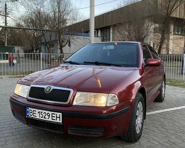 Красный Шкода Октавия, объемом двигателя 1.6 л и пробегом 222 тыс. км за 5250 $, фото 1 на Automoto.ua