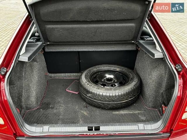 Красный Шкода Октавия, объемом двигателя 1.6 л и пробегом 225 тыс. км за 4750 $, фото 11 на Automoto.ua
