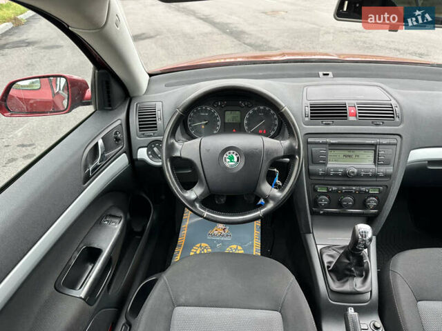 Червоний Шкода Октавія, об'ємом двигуна 1.6 л та пробігом 211 тис. км за 7999 $, фото 63 на Automoto.ua