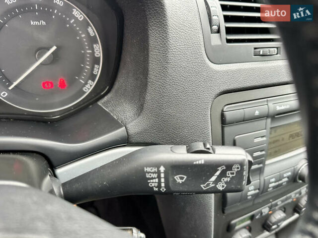 Червоний Шкода Октавія, об'ємом двигуна 1.6 л та пробігом 211 тис. км за 7999 $, фото 55 на Automoto.ua