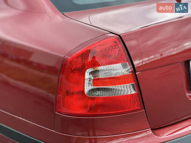 Червоний Шкода Октавія, об'ємом двигуна 1.6 л та пробігом 211 тис. км за 7999 $, фото 15 на Automoto.ua