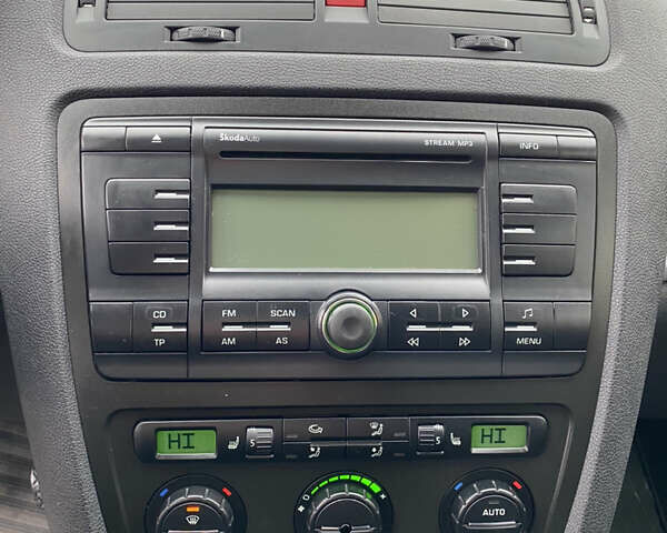 Красный Шкода Октавия, объемом двигателя 1.6 л и пробегом 199 тыс. км за 6500 $, фото 26 на Automoto.ua