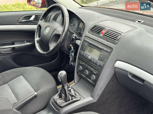 Червоний Шкода Октавія, об'ємом двигуна 1.6 л та пробігом 211 тис. км за 7999 $, фото 72 на Automoto.ua