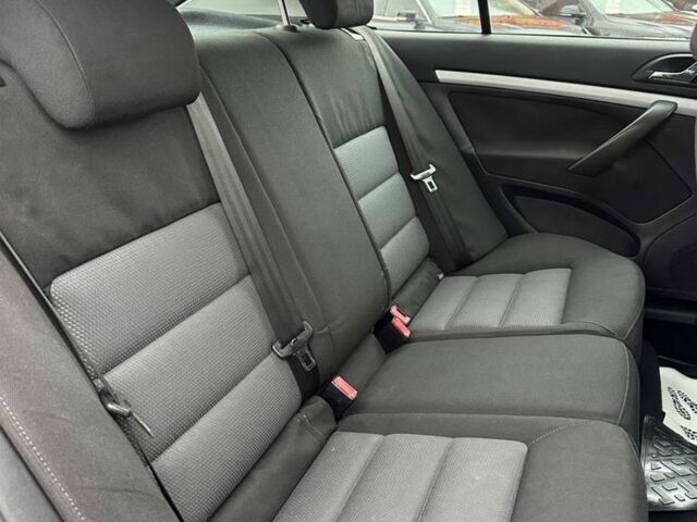 Красный Шкода Октавия, объемом двигателя 1.6 л и пробегом 332 тыс. км за 5000 $, фото 5 на Automoto.ua