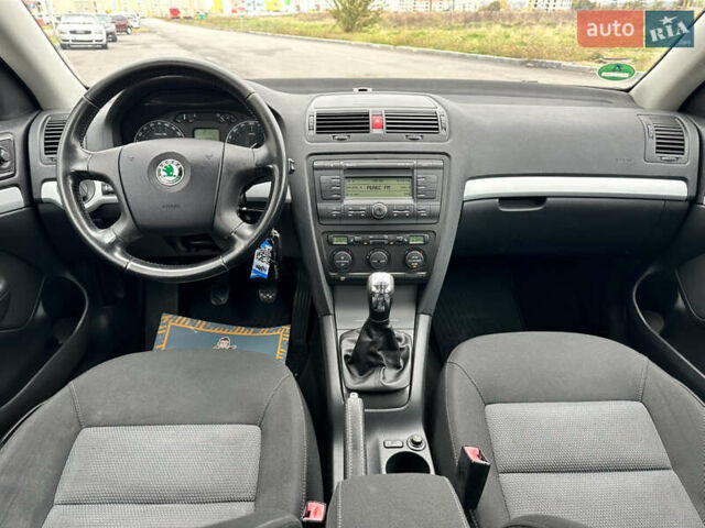 Червоний Шкода Октавія, об'ємом двигуна 1.6 л та пробігом 211 тис. км за 7999 $, фото 62 на Automoto.ua